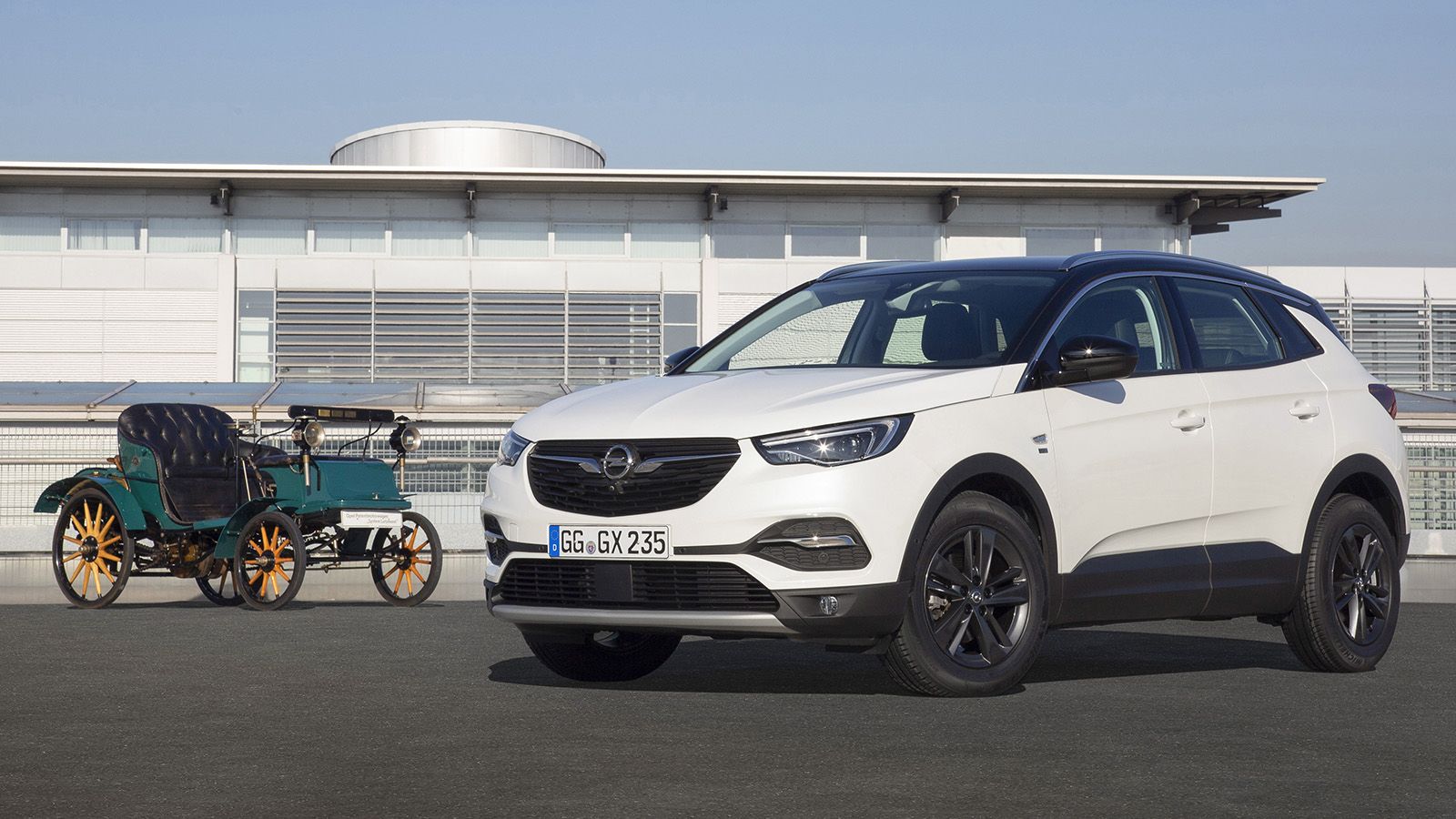 Oι οδηγοί και συνοδηγοί του Opel Grandland X SUV μπορούν επίσης να απολαμβάνουν εξαιρετική άνεση καθισμάτων.